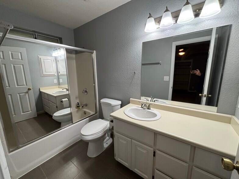 Building Photo - 3181 Hanson Hollow Rd