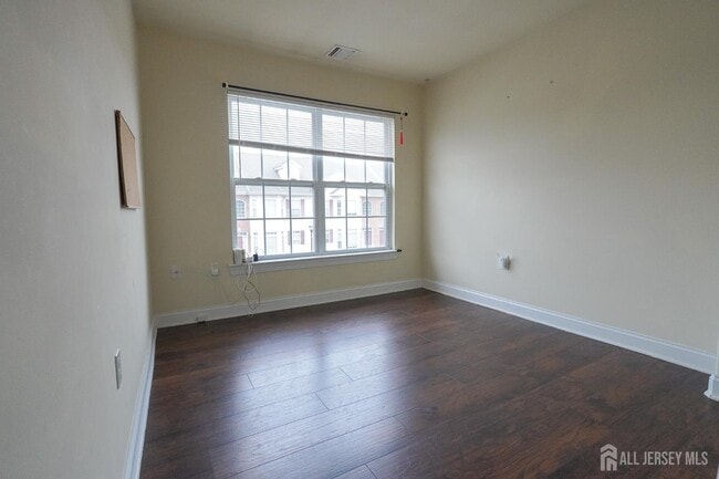 Building Photo - 456 Hancock St