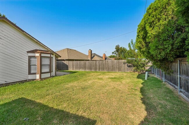 Building Photo - 217 Cypress Dr