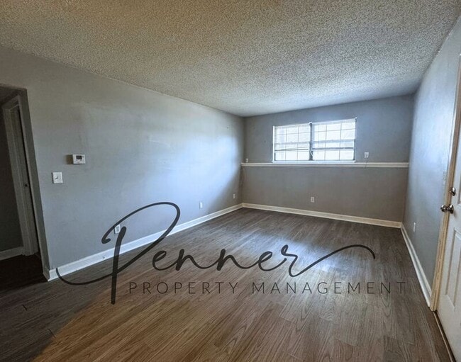 Building Photo - 716 NE Ball Dr