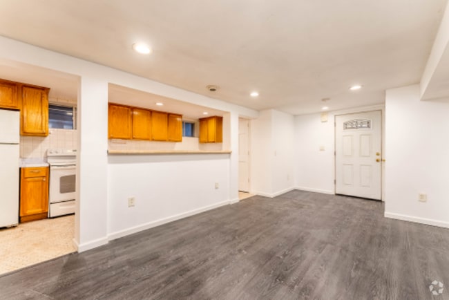 Building Photo - 68 Oakwood Ave