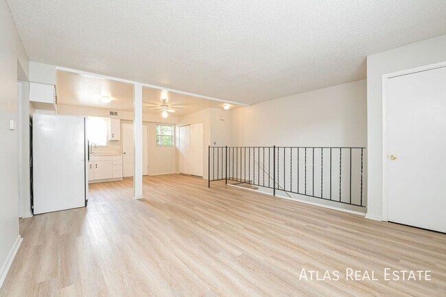 Building Photo - 331 N Columbine St