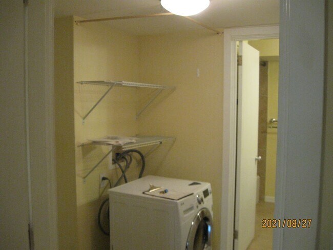 Building Photo - 1551 Building