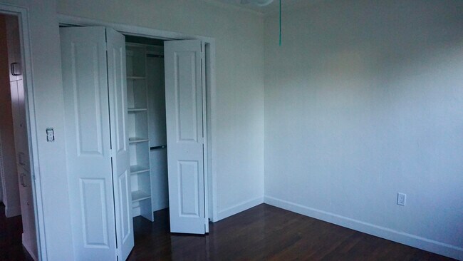 Building Photo - 5830 SW 47th St