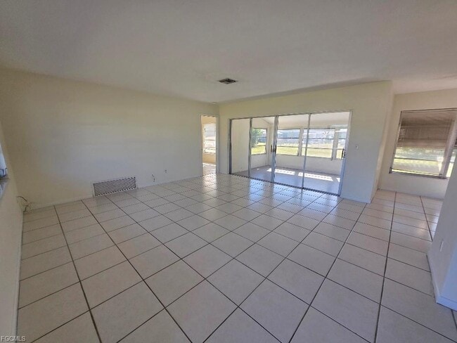 Building Photo - 1512 Huntdale St E