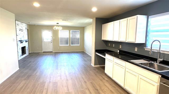 Building Photo - 817 Lark Dr