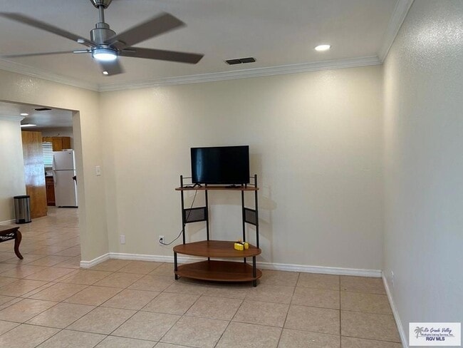 Building Photo - 711 Cisneros St