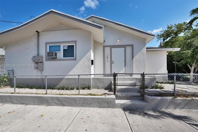 Building Photo - 1411 SW 3rd St