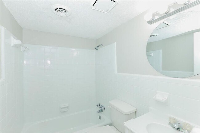 Building Photo - 2045 Alison Ct SW