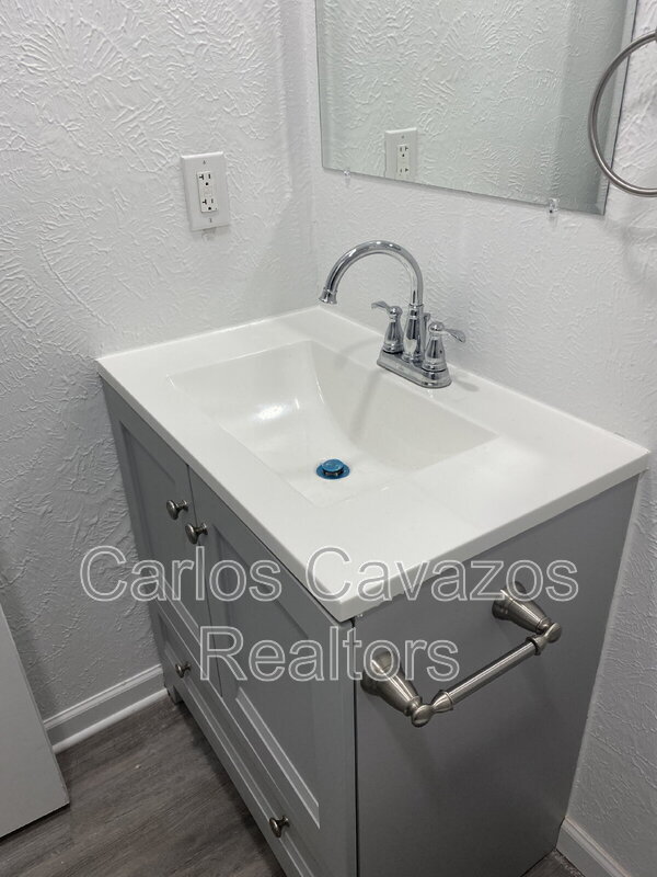 Building Photo - 1617 Meadowbrook Dr