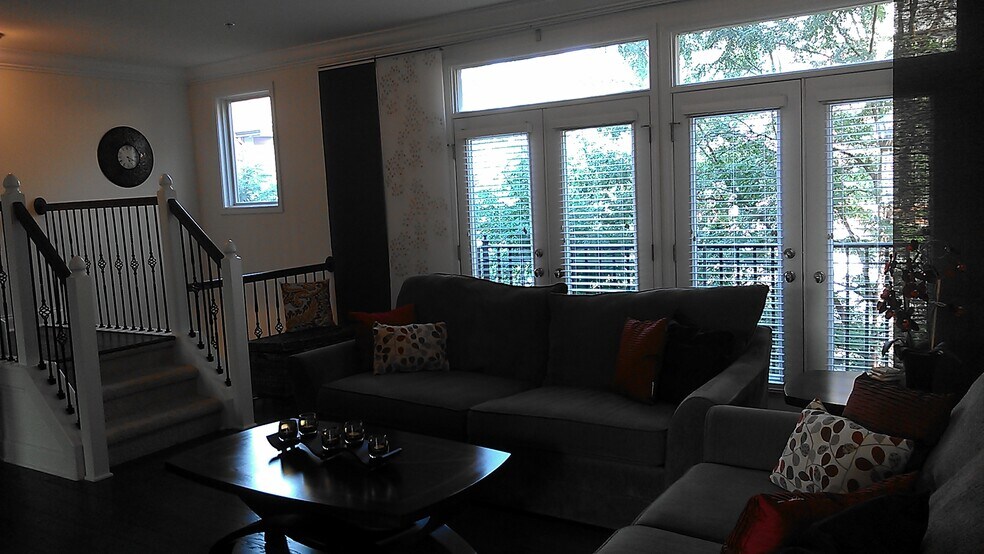 Living Room - 524 Allard Pl
