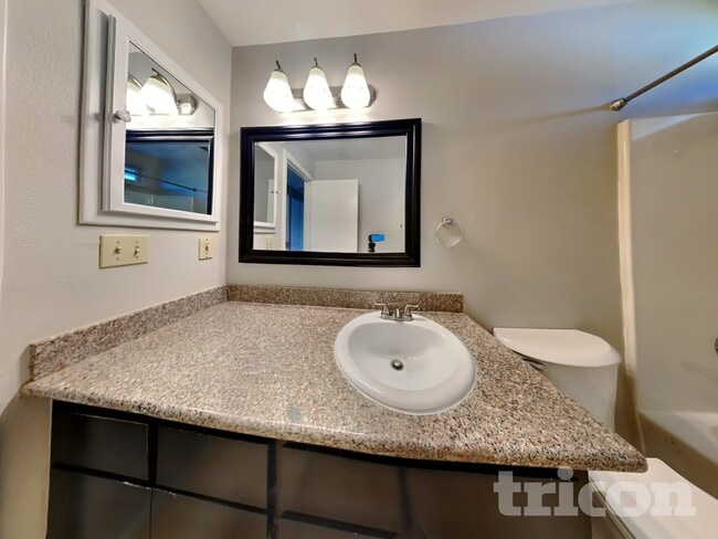 Building Photo - 1872 Little John Way