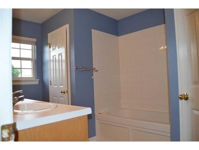 Building Photo - 2601 SW Aztec Pl