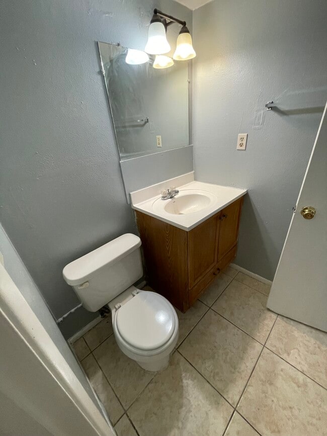 Building Photo - 1408 Holden Ave