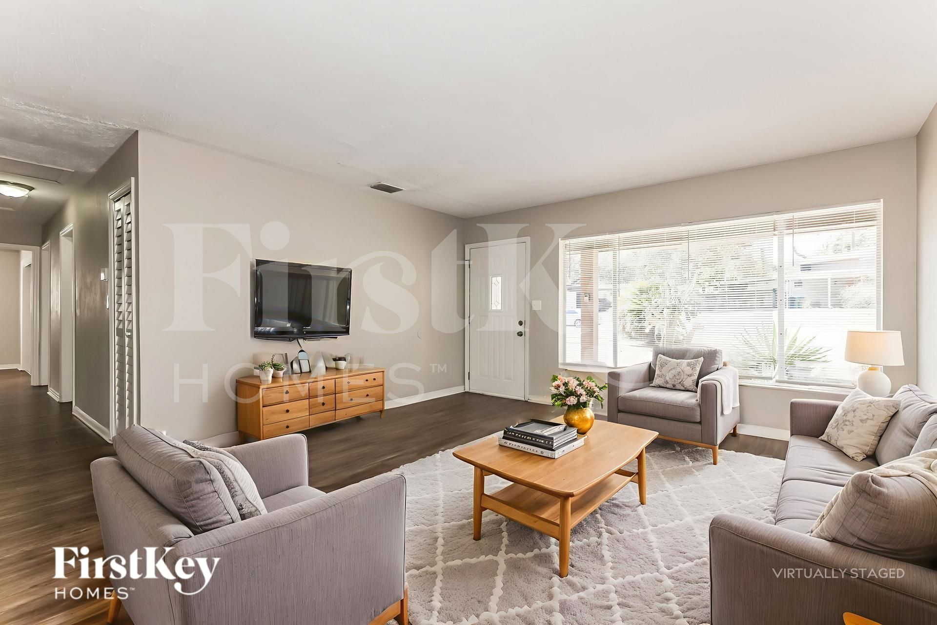 Building Photo - 3408 E Knollwood St