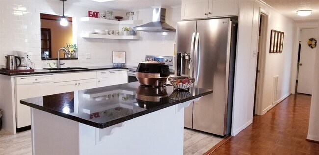 Building Photo - 101 SW Campbell Rd