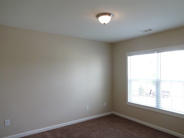 Building Photo - 2357 Longmont Dr