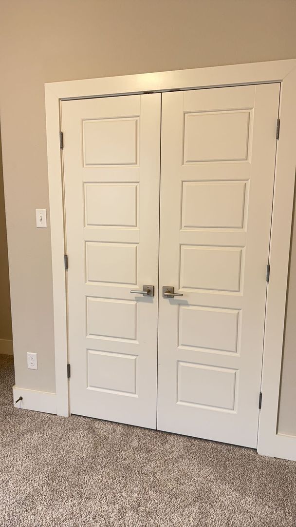 Building Photo - 3/2/2 MOVE IN SPECIALS -Great Location -