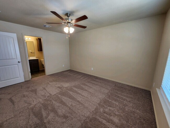 Building Photo - 1704 Montell St