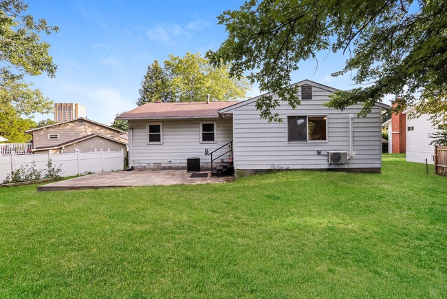 Building Photo - 5003 Stewart Ct