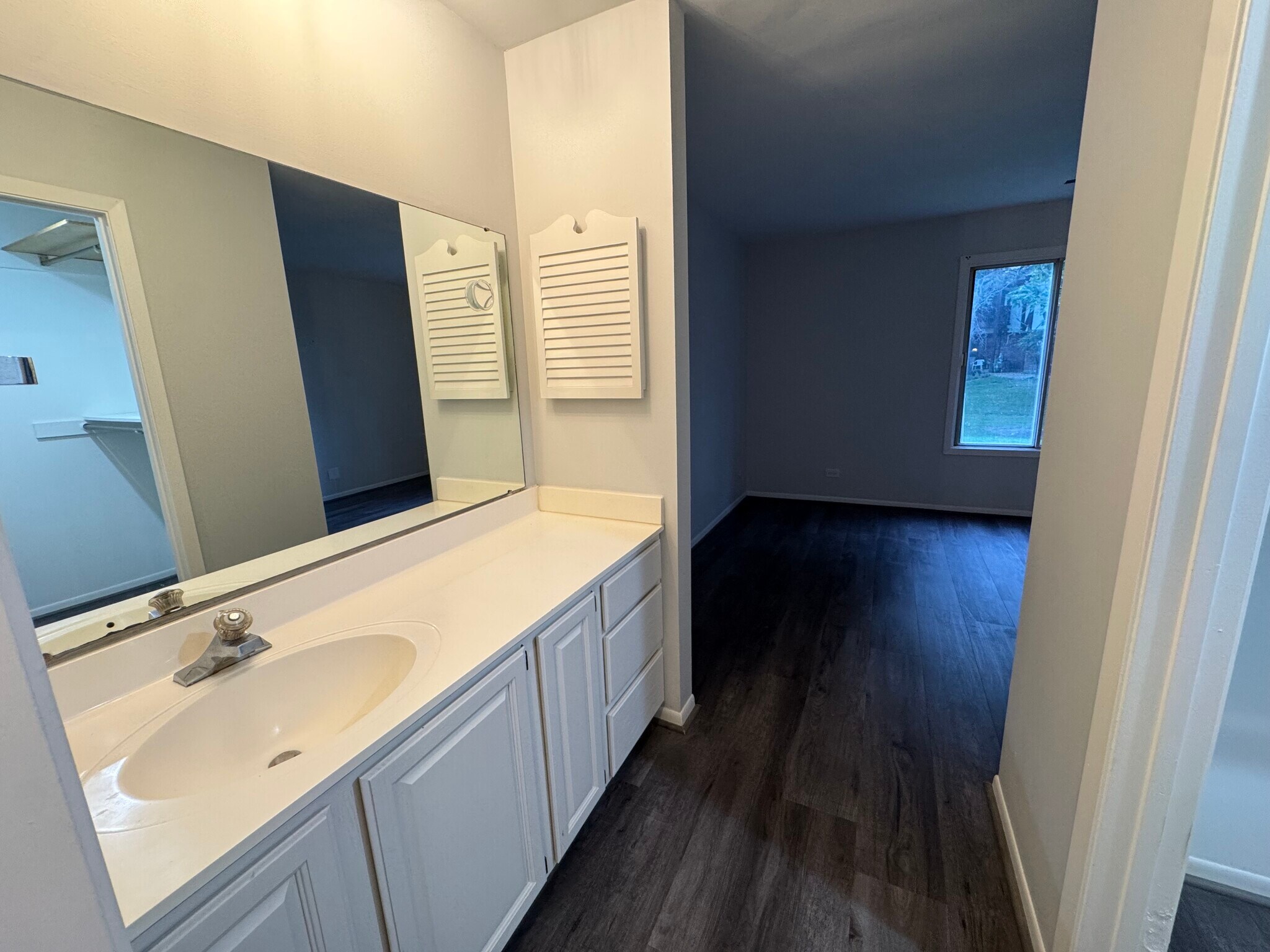 Building Photo - 1601 Thames Ct