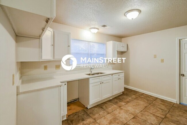 Building Photo - 4 Bedroom Pet-Friendly Home in MILLINGTON, TN with Main Street Renewal