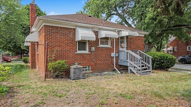 Building Photo - 2957 Fort Park Blvd