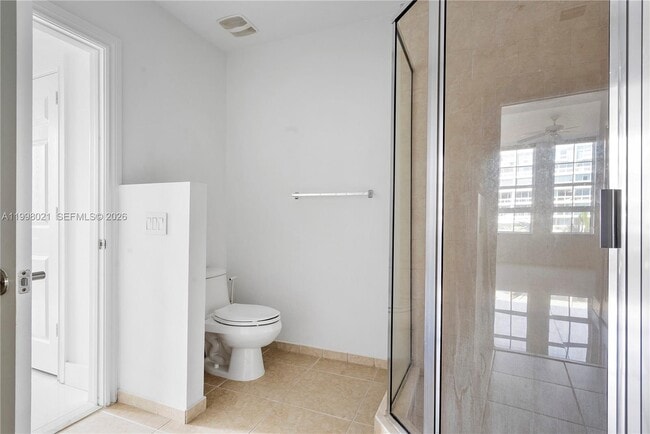 Building Photo - 3001 NE 185th St