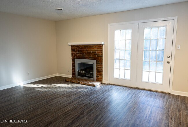 Building Photo - 135 Durwood Rd
