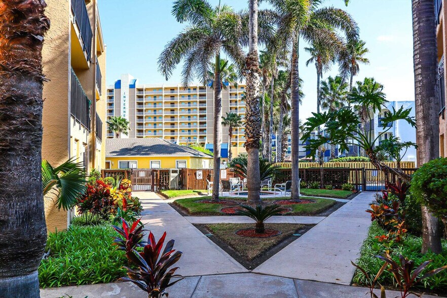 Building Photo - 115 E Coronado Dr