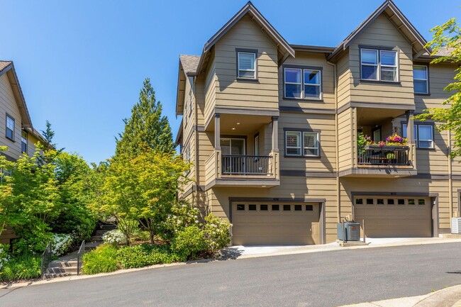 Building Photo - Must See! Luxury Townhome in West Sylvan Hills - Clubhouse/Pool/Garage!