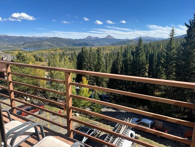 Building Photo - 2 bed plus large loft! All utilities inclu...