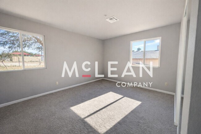 Building Photo - Three Bedroom Home in Desert Hot Springs