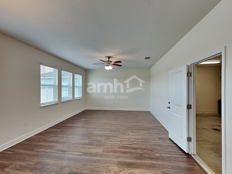 Building Photo - 4832 Reisswood Loop