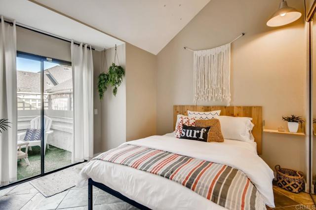 Building Photo - 536 Via De La Valle