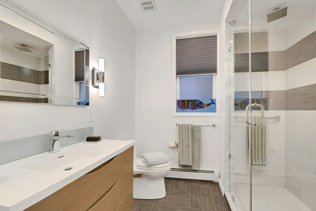 Building Photo - 158 Edgar St