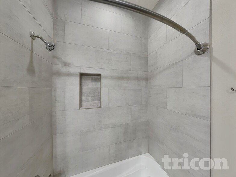 Building Photo - 2604 NE 175th St