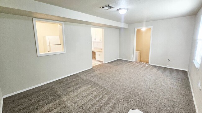 Building Photo - Warr Acres- 3 Bed/1 Bath