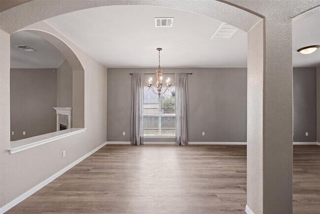 Building Photo - 2302 Brookhollow Terrace