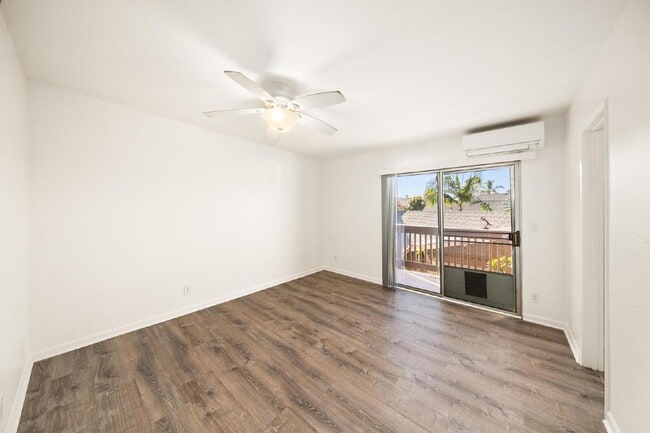 Building Photo - Fabulous University Heights location!