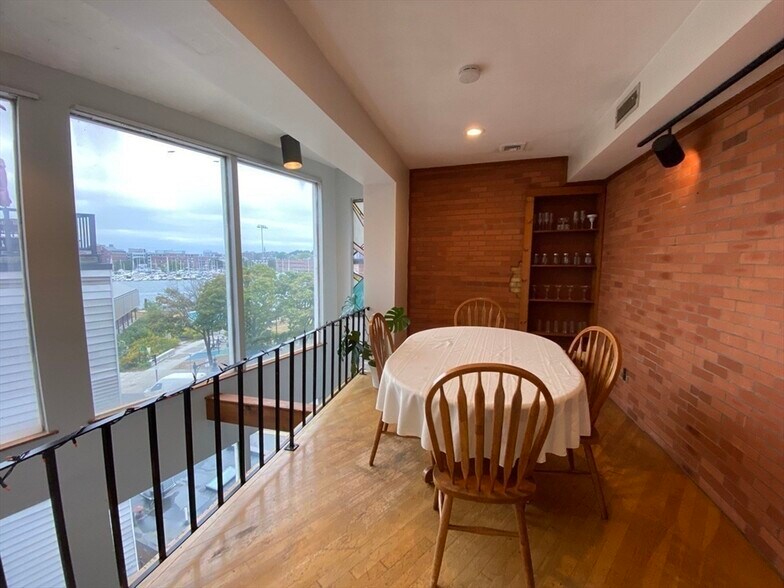 Building Photo - 103 Charter St