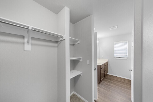 Building Photo - 4 Bedroom 2 Bath in Morningside Estates