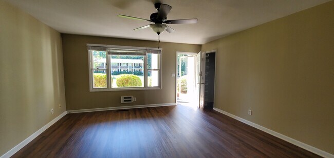 Building Photo - 102 Boyd Dr