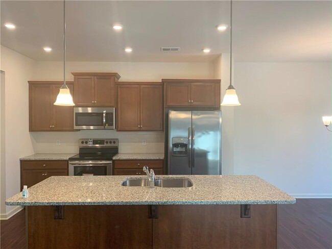 Building Photo - 140 Inman Dr