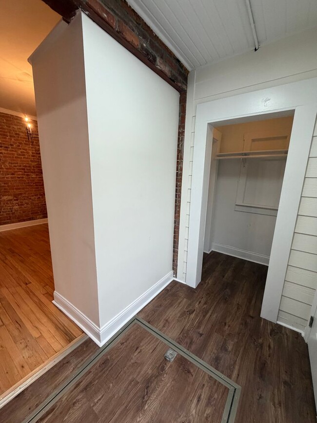 Building Photo - Fully Renovated 3BR/1.5 Bath in Olde Towne East!