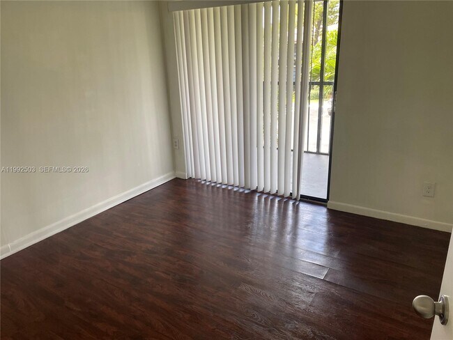 Building Photo - 819 NE 199th St