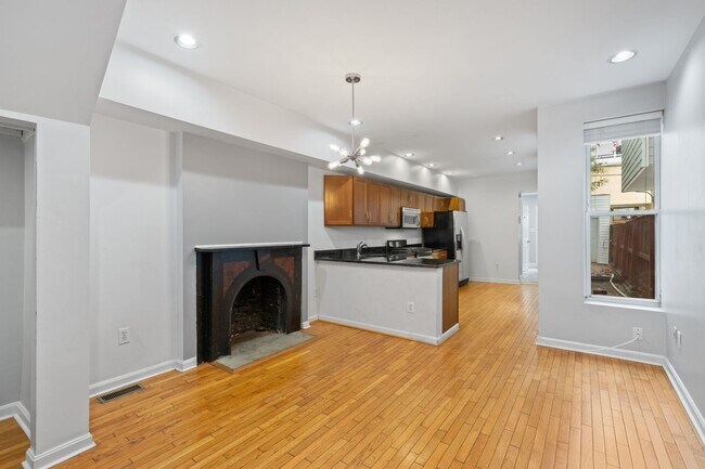 Building Photo - Beautiful 3 bedroom 3 bathroom townhouse in Federal Hill
