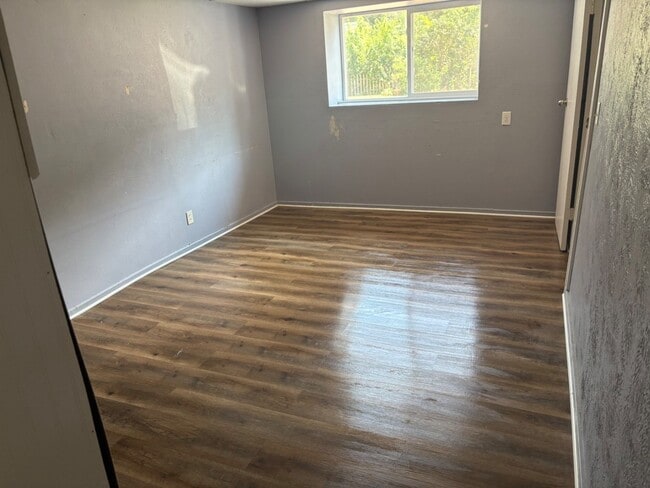 Building Photo - 213 Elm