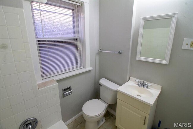 Building Photo - 2852 Shenandoah Ave