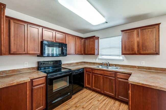 Building Photo - 598 Harbour Town Dr